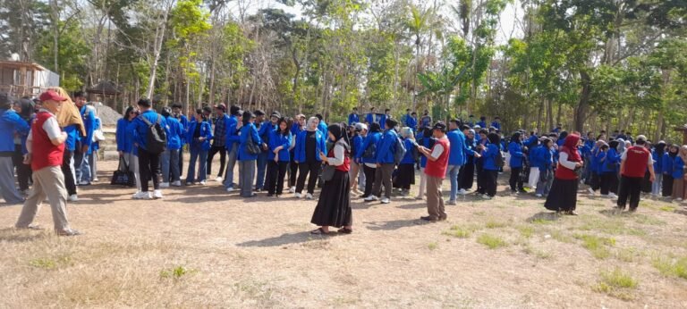 Menggali Kearifan Lokal: Mahasiswa UMBY Belajar Kerajinan di Desa Wisata Gamplong